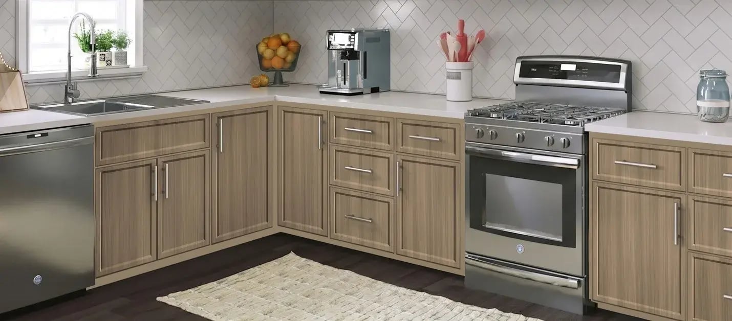 Kitchen with DuraFuse Shaker Tailored cabinet doors in Drift Elm woodgrain